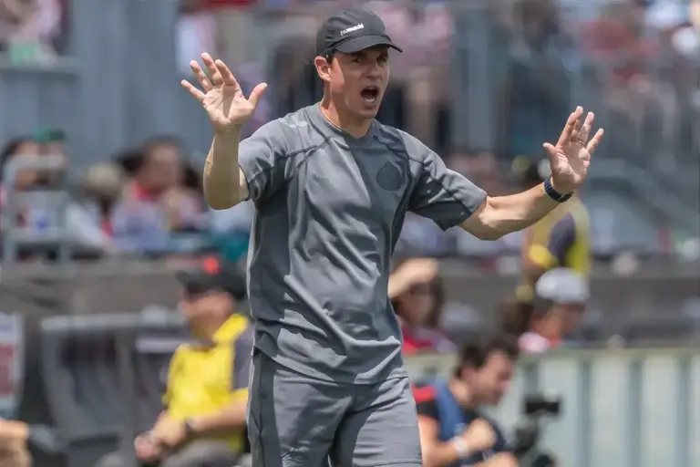 Régis Le Bris Balances Sunderland Tactics Before European Return