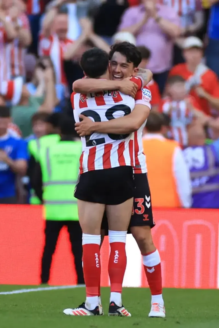Sunderland secure AZ Alkmaar victory to end European absence