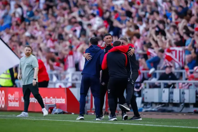 Sunderland Team News And TV Stream Guide For Europa League Opener Against AZ Alkmaar