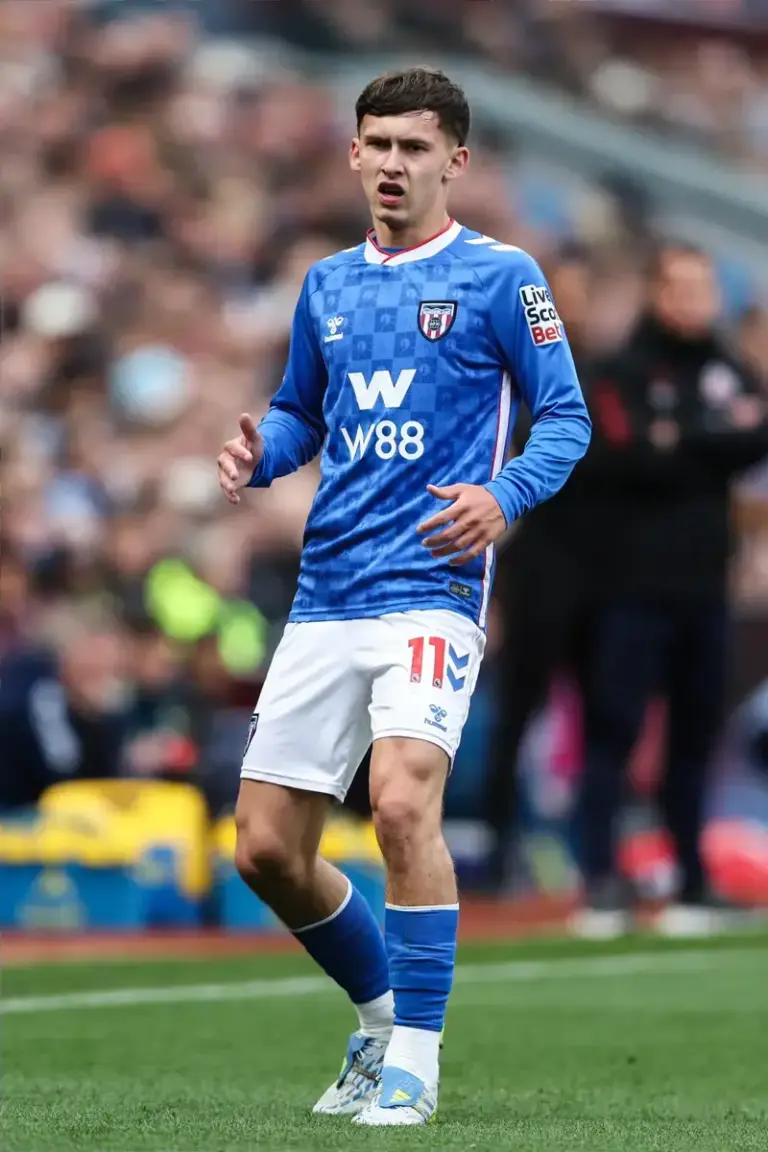 ‘Fighting Spirit’: Chris Rigg Mentality Vital As Midfielder Mentors Sunderland Recruits