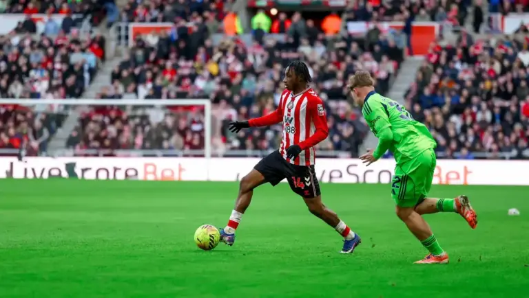 Sunderland adapt AZ Alkmaar tactical setup as Romaine Mundle misses out